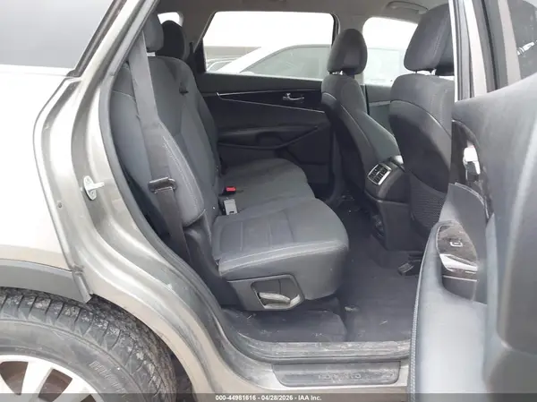 5XYPG4A30GG140340 2016 KIA SORENTO - Image 8