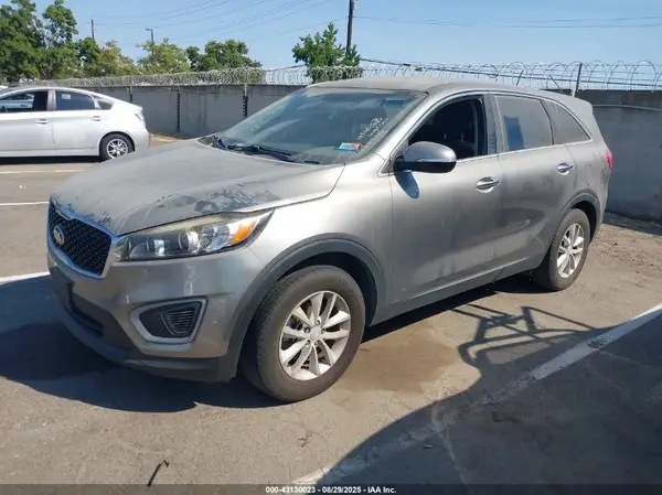 5XYPG4A30GG149281 2016 KIA SORENTO - Image 2