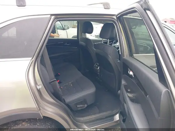 5XYPG4A30GG168509 2016 KIA SORENTO - Image 8