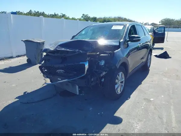 5XYPG4A30HG187918 2017 KIA SORENTO - Image 2