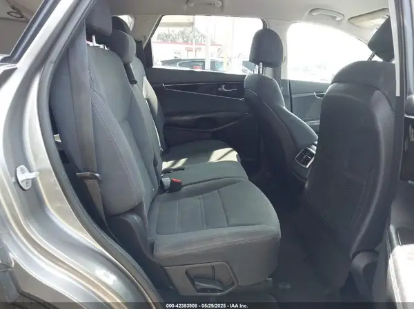 5XYPG4A30HG189880 2017 KIA SORENTO - Image 8