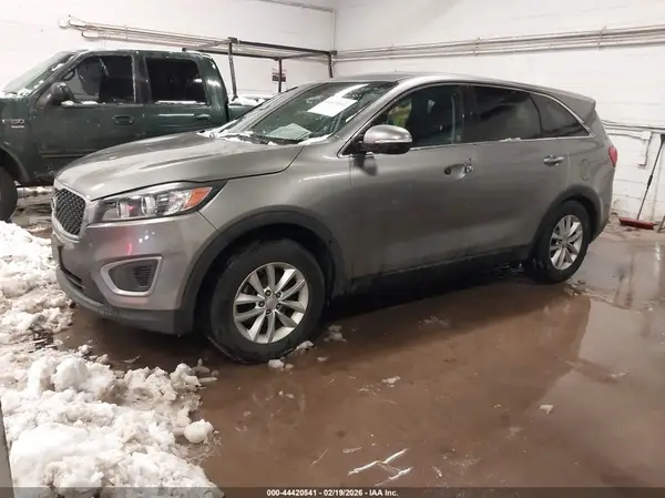 5XYPG4A30HG207259 2017 KIA SORENTO - Image 2