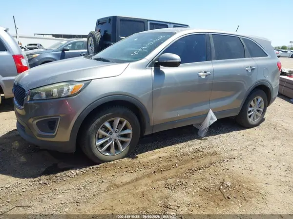 5XYPG4A30HG210226 2017 KIA SORENTO - Image 2