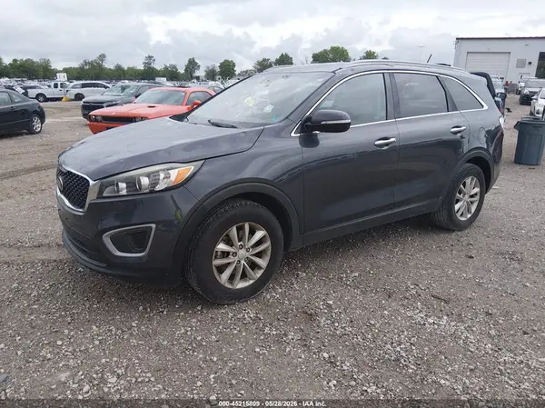5XYPG4A30HG215166 2017 KIA SORENTO - Image 2
