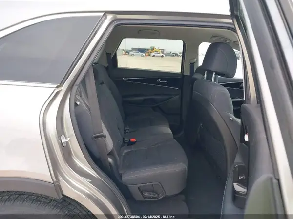 5XYPG4A30HG226166 2017 KIA SORENTO - Image 8