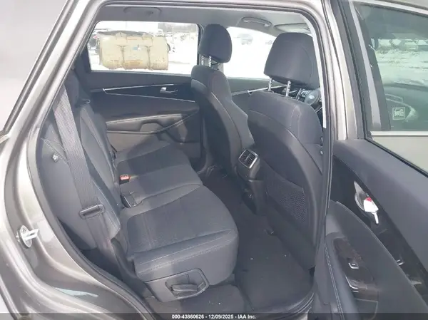 5XYPG4A30HG237989 2017 KIA SORENTO - Image 8