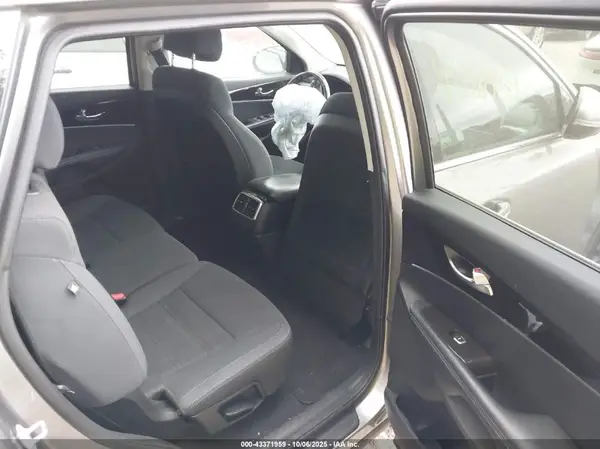 5XYPG4A30HG249026 2017 KIA SORENTO - Image 8