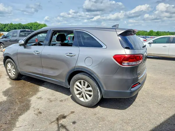 5XYPG4A30HG251097 2017 KIA SORENTO - Image 2