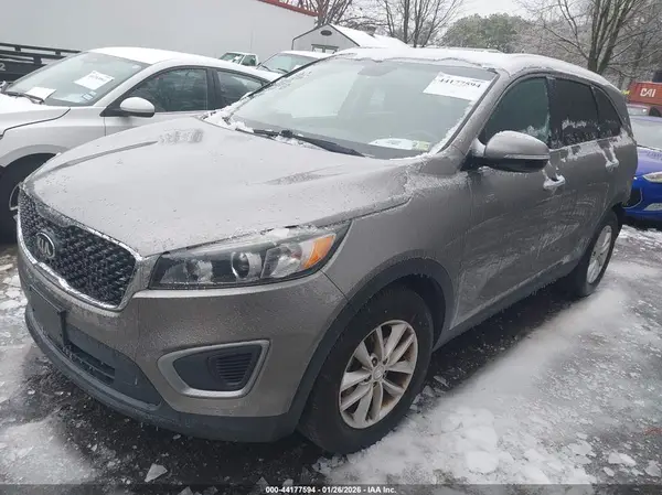 5XYPG4A30HG257207 2017 KIA SORENTO - Image 2