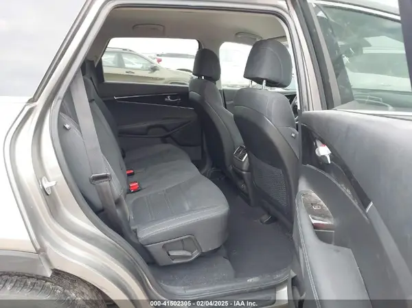 5XYPG4A30HG261922 2017 KIA SORENTO - Image 8