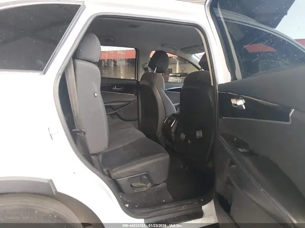 5XYPG4A30HG266893 2017 KIA SORENTO - Image 8