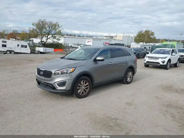 5XYPG4A30HG267512 2017 KIA SORENTO - Image 2