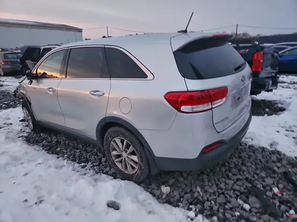 5XYPG4A30HG267882 2017 KIA SORENTO - Image 2