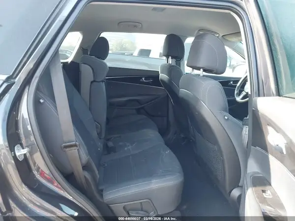5XYPG4A30HG267932 2017 KIA SORENTO - Image 8
