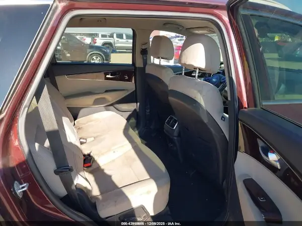 5XYPG4A30HG268532 2017 KIA SORENTO - Image 8