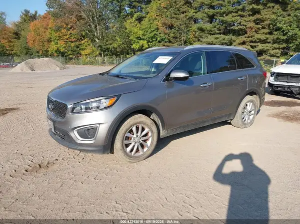 5XYPG4A30HG268918 2017 KIA SORENTO - Image 2