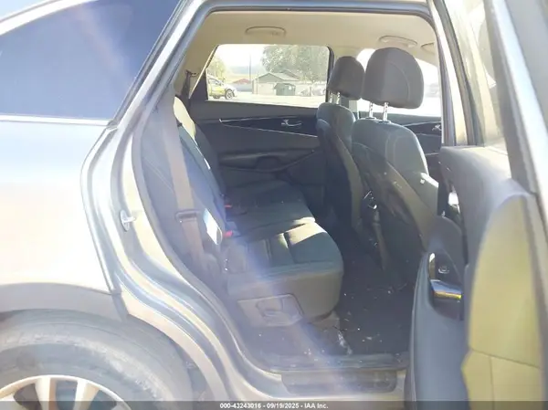 5XYPG4A30HG268918 2017 KIA SORENTO - Image 8