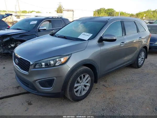 5XYPG4A30HG270376 2017 KIA SORENTO - Image 2