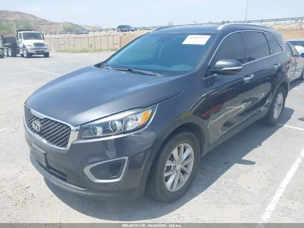 5XYPG4A30HG277019 2017 KIA SORENTO - Image 2