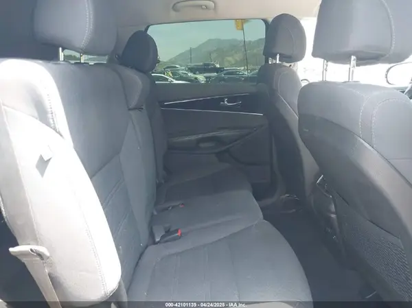 5XYPG4A30HG277019 2017 KIA SORENTO - Image 8