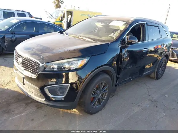 5XYPG4A30HG280602 2017 KIA SORENTO - Image 2