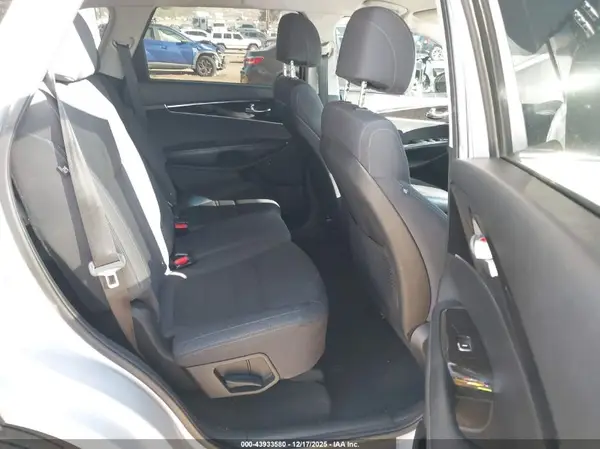 5XYPG4A30HG280843 2017 KIA SORENTO - Image 8