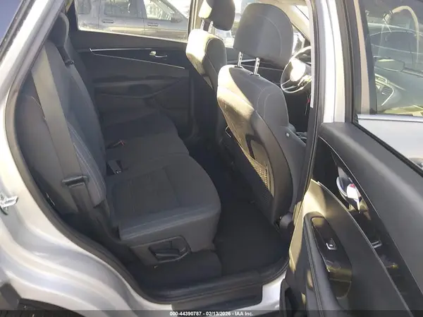 5XYPG4A30HG283774 2017 KIA SORENTO - Image 8