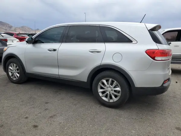 5XYPG4A30HG303649 2017 KIA SORENTO - Image 2