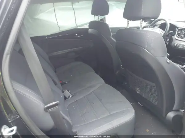 5XYPG4A30JG348905 2018 KIA SORENTO - Image 8