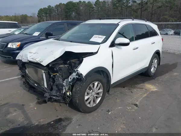 5XYPG4A30JG357586 2018 KIA SORENTO - Image 2