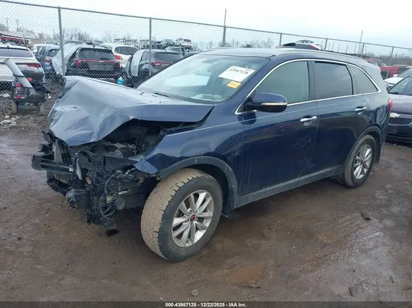 5XYPG4A30JG358303 2018 KIA SORENTO - Image 2