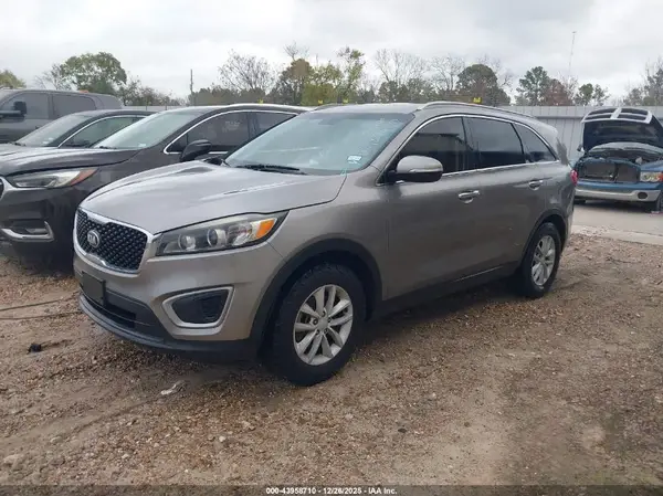 5XYPG4A30JG376199 2018 KIA SORENTO - Image 2