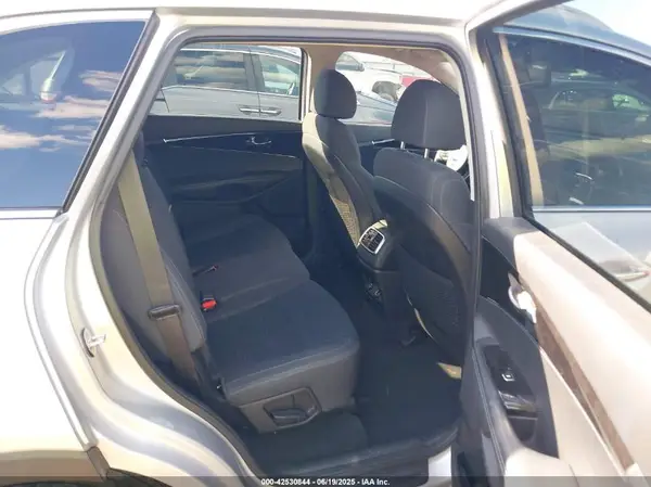 5XYPG4A30JG381371 2018 KIA SORENTO - Image 8