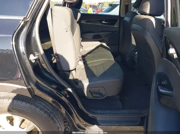 5XYPG4A30JG403269 2018 KIA SORENTO - Image 8