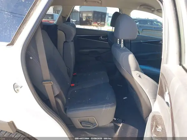 5XYPG4A30JG405880 2018 KIA SORENTO - Image 8