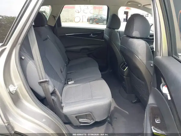 5XYPG4A30JG407953 2018 KIA SORENTO - Image 8