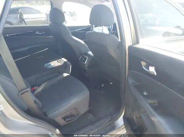 5XYPG4A30JG412196 2018 KIA SORENTO - Image 8