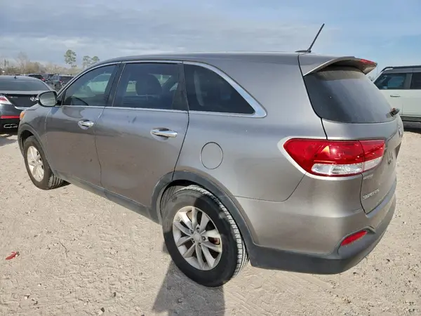 5XYPG4A30JG414661 2018 KIA SORENTO - Image 2