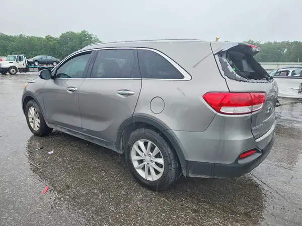 5XYPG4A30JG415762 2018 KIA SORENTO - Image 2