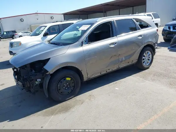 5XYPG4A30JG423344 2018 KIA SORENTO - Image 2