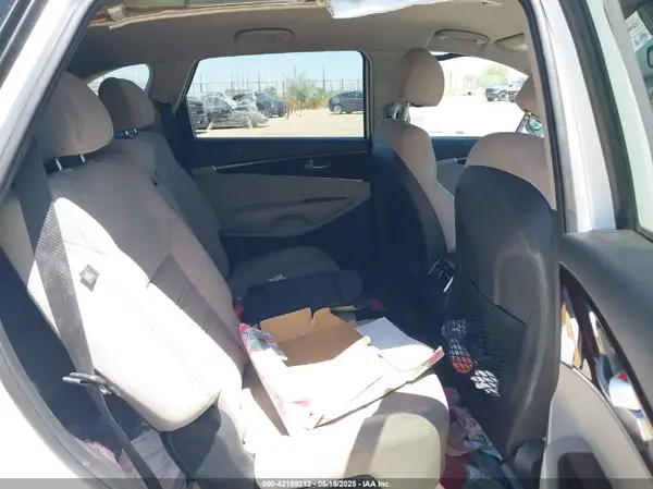 5XYPG4A30JG424882 2018 KIA SORENTO - Image 8