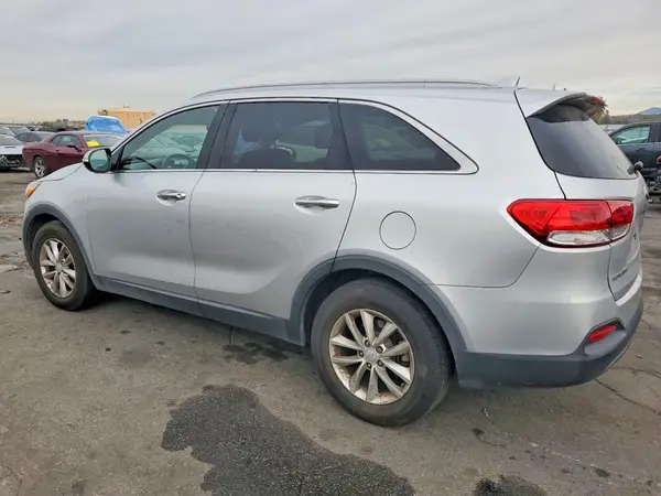 5XYPG4A30JG430942 2018 KIA SORENTO - Image 2