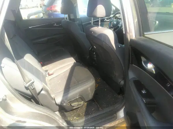 5XYPG4A30KG437195 2019 KIA SORENTO - Image 8