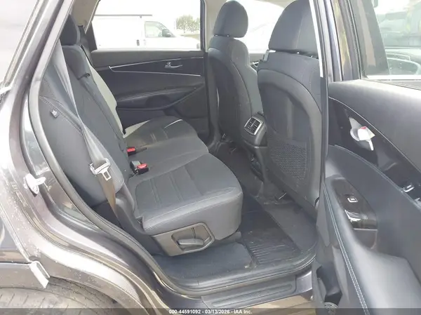 5XYPG4A30KG452358 2019 KIA SORENTO - Image 8