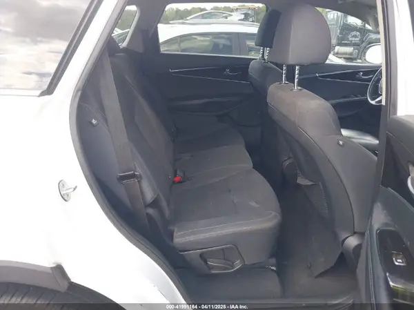 5XYPG4A30KG476966 2019 KIA SORENTO - Image 8