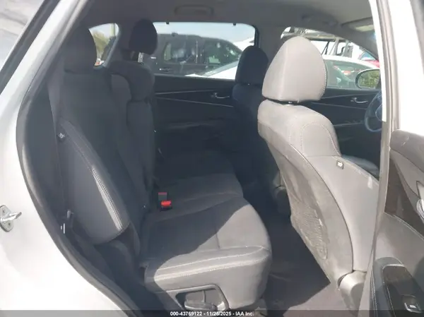 5XYPG4A30KG504684 2019 KIA SORENTO - Image 8