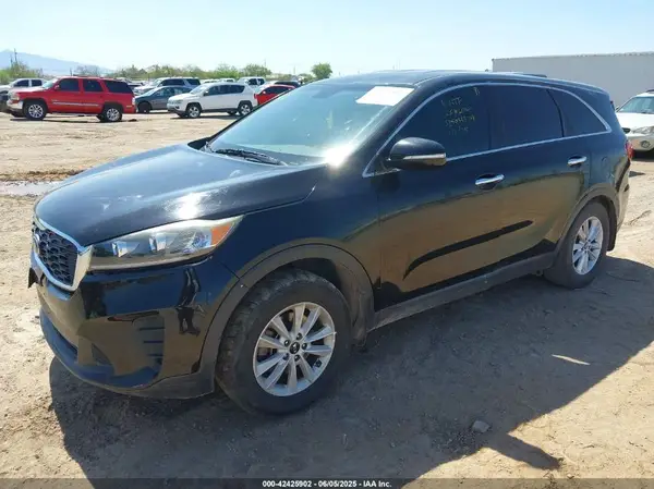 5XYPG4A30KG510386 2019 KIA SORENTO - Image 2
