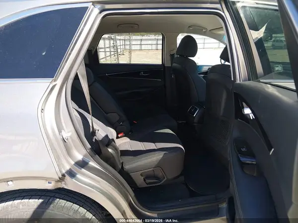 5XYPG4A30KG537510 2019 KIA SORENTO - Image 8