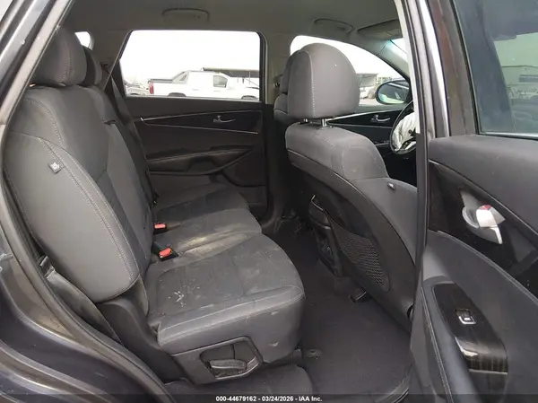 5XYPG4A30KG545137 2019 KIA SORENTO - Image 8