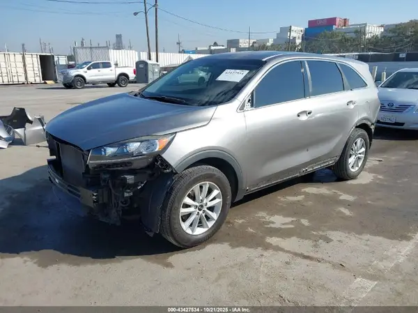 5XYPG4A30KG546045 2019 KIA SORENTO - Image 2